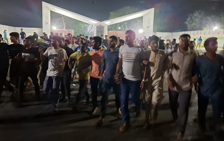 আ.লীগের কার্যক্রম নিষিদ্ধ, বেরোবিতে আনন্দ মিছিল