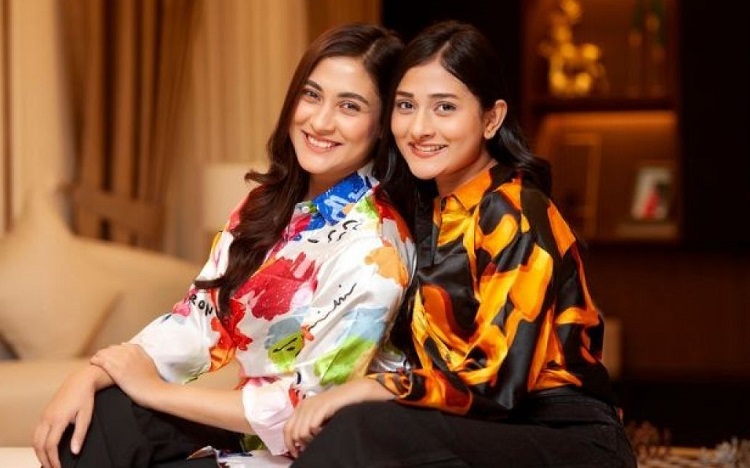 প্রথমবার একই মঞ্চে সম্মাননা পাচ্ছেন দুই বোন