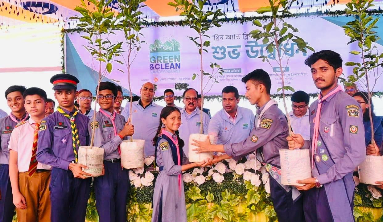 দশ হাজার গাছ লাগিয়ে `গ্রিন অ্যান্ড ক্লিন নারায়ণগঞ্জ’র উদ্বোধন
