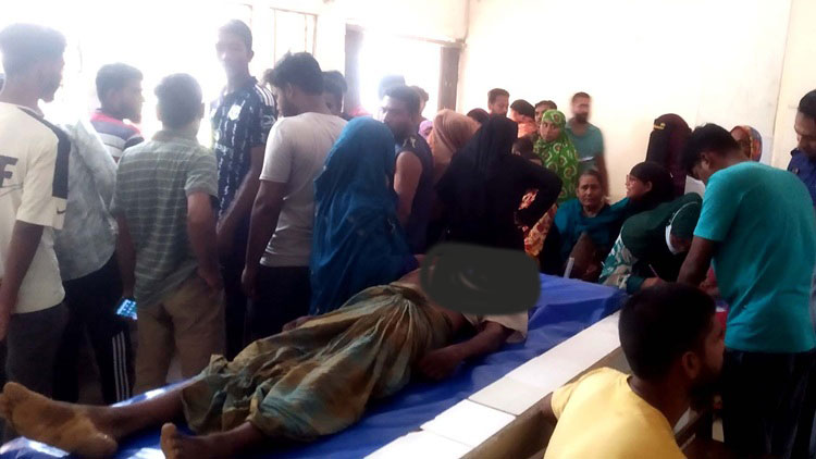 ফকিরহাটে গাছ থেকে পড়ে মৃত্যু
