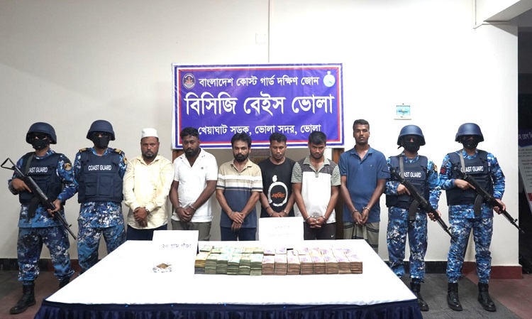 হিজলায় অবৈধ ৫৩ ড্রেজারসহ ৬ জন আটক