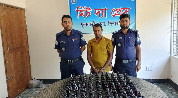 ১০০ বোতল ফেনসিডিলসহ আটক ১