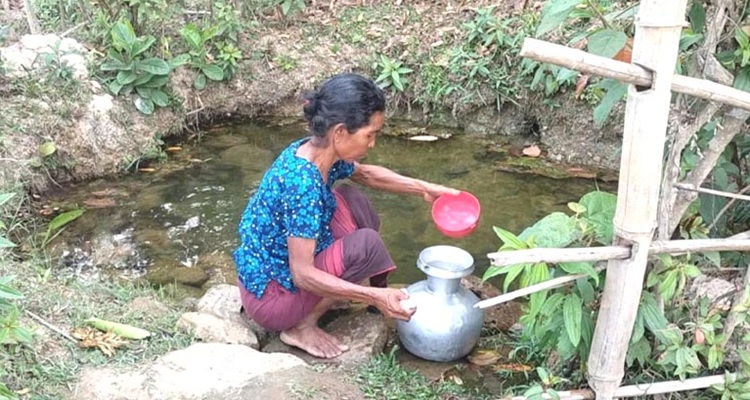দুর্গাপুরের পাহাড়ী আদিবাসীদের বিশুদ্ধ পানির কষ্ট চরমে