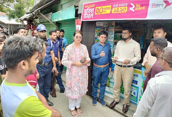 মোহনপুরে বালাইনাশক দোকানে জরিমানা