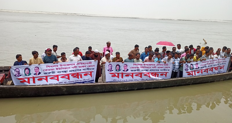 অসময়ে ভাঙছে যমুনা, আতঙ্কে নদীপাড়বাসী