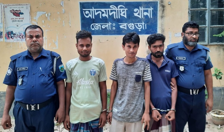 ৩২ পিস ট্যাপেন্টাডল ট্যাবলেটসহ আটক ৩