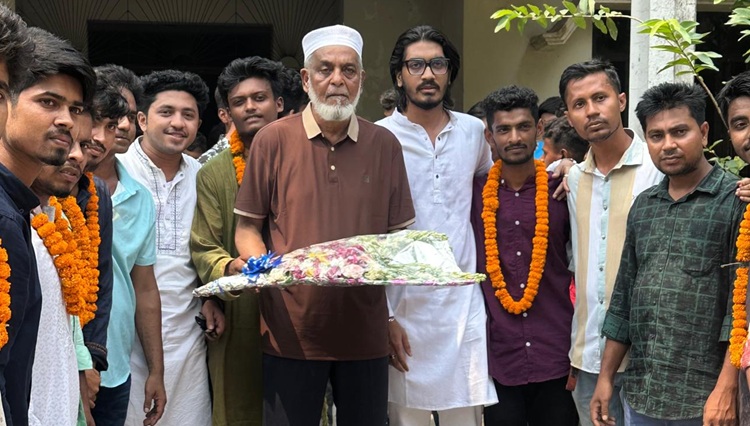 বাউফল কলেজ শাখা ছাত্রদলের নবগঠিত কমিটিকে সংবর্ধনা