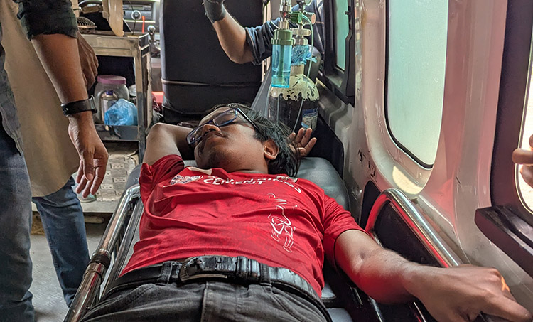 ববি উপাচার্যের পদত্যাগ দাবিতে শিক্ষার্থীদের অনশন, মেডিকেলে ভর্তি 