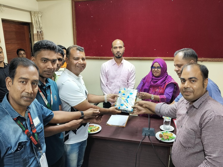 নিয়ামতপুরে নবাগত ইউএনওর সাথে সাংবাদিকদের মতবিনিময়