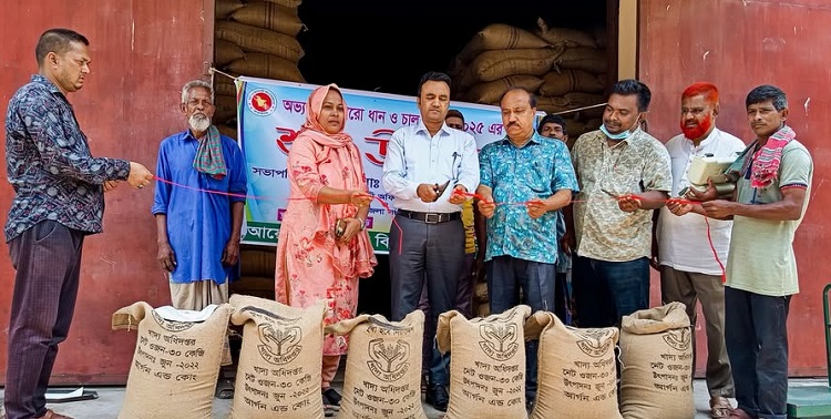 ধান ও চাল সংগ্রহ কার্যক্রমের উদ্বোধন করেন মান্দার ইউএনও