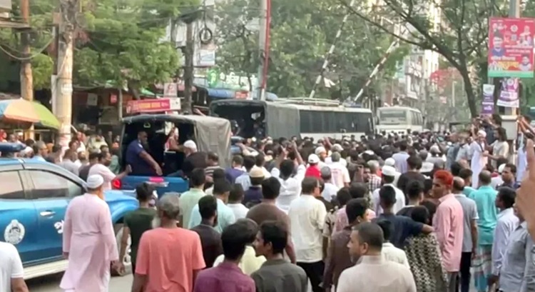 আইভীকে গ্রেপ্তারে বাধার ঘটনায় ২৫২ জনের বিরুদ্ধে মামলা