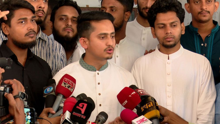 ভিসি এবং প্রক্টর স্যারের সাথে যে আচরণ করা হয়েছে তা সত্যকে আড়াল করার পাঁয়তারা : সারজিস আলম
