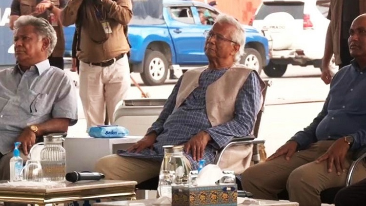 চট্টগ্রাম বন্দর চালাতে হলে আমাদের লোকই চালাবে : প্রফেসর ড. ইউনূস