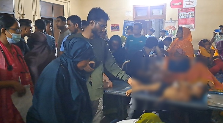পরকীয়ার জেরে স্ত্রীকে কুপিয়ে হত্যা, আশঙ্কাজনক দুই শিশু