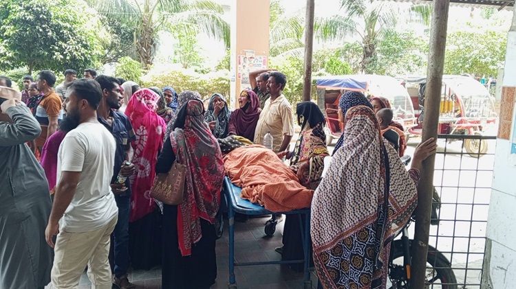 কুলিয়ারচরে আম পাড়াকে কেন্দ্র করে মারপিট, নারী নিহত