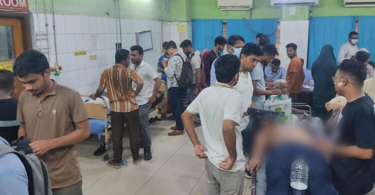 জবির আহত ৩৭ শিক্ষার্থী ঢাকা মেডিকেলে