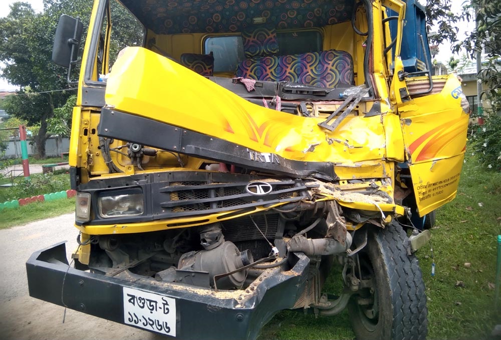 ফুলবাড়ীতে ট্রাক চাপায় ট্রাক্টর চালক নিহত