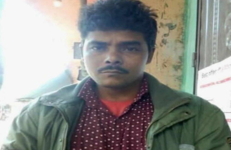 নলছিটিতে স্কুল শিক্ষককে প্রকাশ্যে মারধর, থানায় জিডি