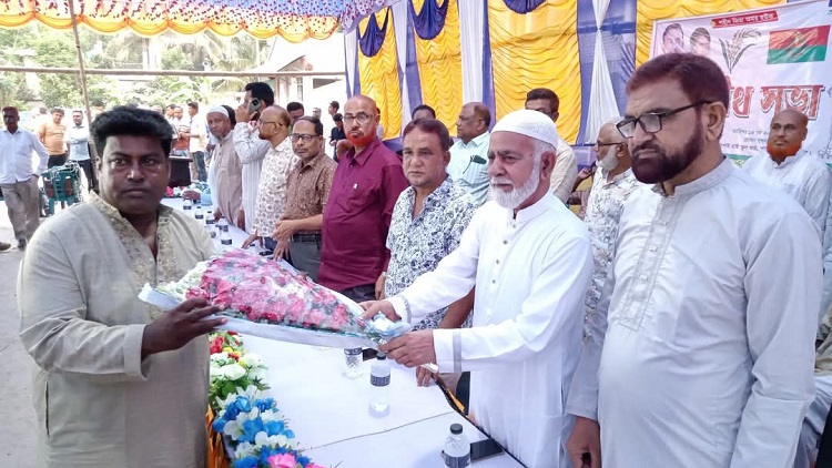 পার্বতীপুরে বিএনপি'র যৌথ সভা ও লিফলেট বিতরণ