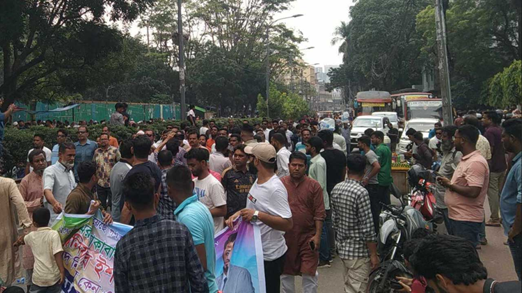 আন্দোলনে স্থবির ঢাকা, ভোগান্তি চরমে