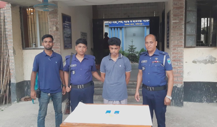 সালথায় ৭শ পিস ইয়াবাসহ মাদক কারবারী গ্রেপ্তার