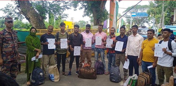 ভারতে কারাভোগ শেষে দেশে ফিরলেন ১১ বাংলাদেশি
