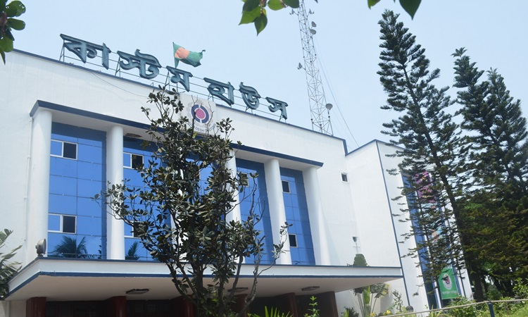 চট্টগ্রাম কাস্টম হাউসে কর্মকর্তাদের কর্মবিরতি, স্থবির আমদানি-রপ্তানি কার্যক্রম