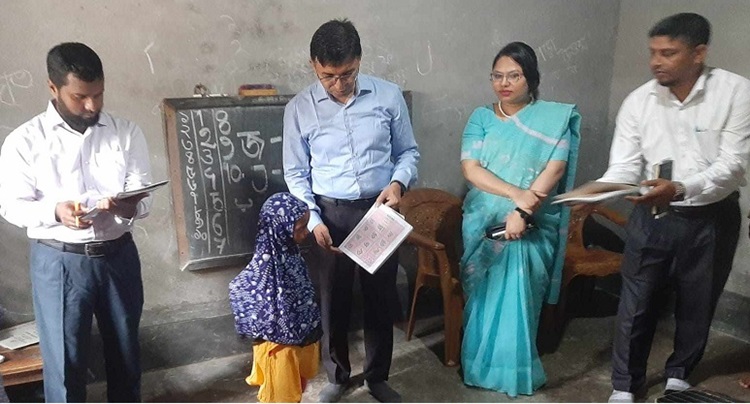 ডোমারে মসজিদ ভিত্তিক শিশু ও গণশিক্ষা কেন্দ্র  পরিদর্শন করলেন ডিসি
