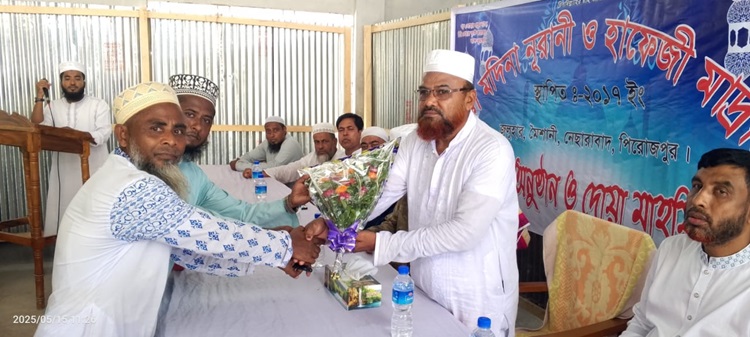 নেছারাবাদে মাদ্রাসার শিক্ষার্থীদের সবক প্রদান করেন ইউএনও