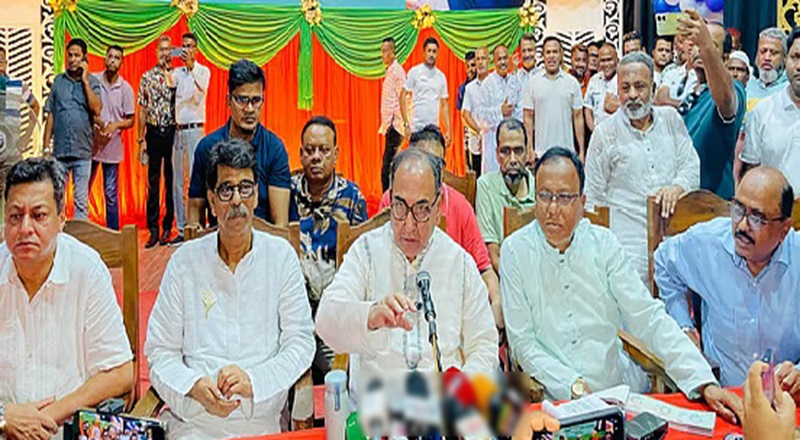 কুকুরের মুখ থেকে এখন বাঘের মুখে পড়েছি: মির্জা আব্বাস