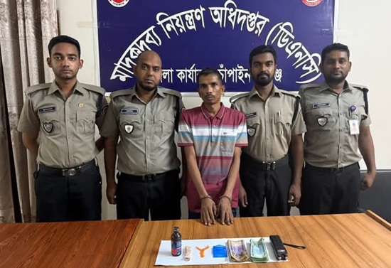 চাঁপাইনবাবগঞ্জে মাদককারবারি আরিফ গ্রেপ্তার