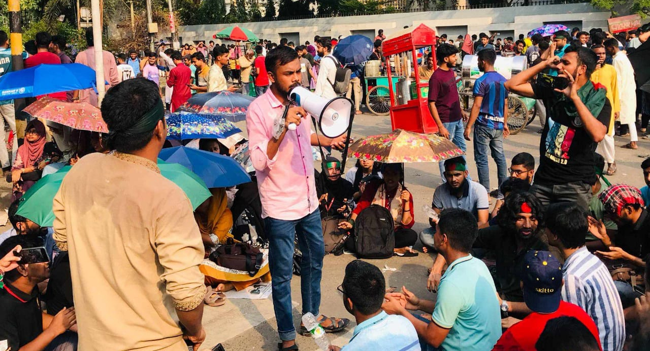 জবিয়ানদের গান, কবিতা ও স্লোগানে উত্তাল কাকরাইলের রাজপথ