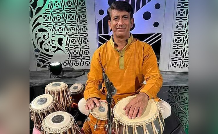 আমগাছ থেকে পড়ে সংগীত শিক্ষকের মৃত্যু