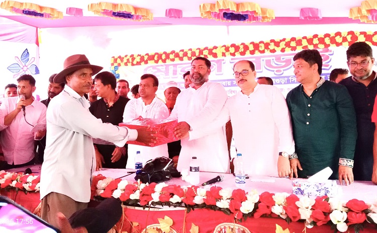 টঙ্গীতে জাঁক জমকপূর্ণ মোরগ লড়াই ও পুরস্কার বিতরণ