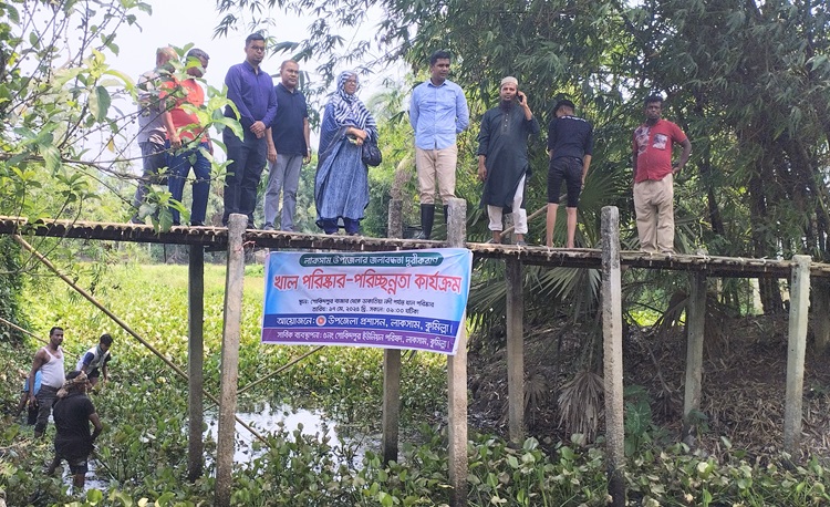 লাকসাম উপজেলা প্রশাসনের উদ্যোগে খাল পরিস্কার কার্যক্রম উদ্বোধন 