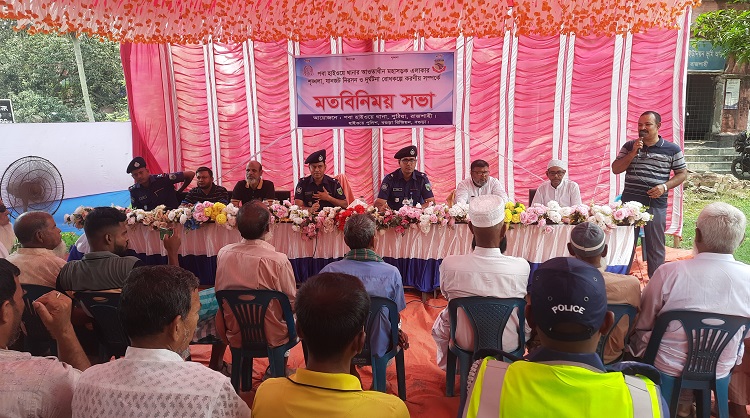 মহাসড়কে  যানজট ও দুর্ঘটনা রোধে পবা হাইওয়ে পুলিশের মতবিনিময়  