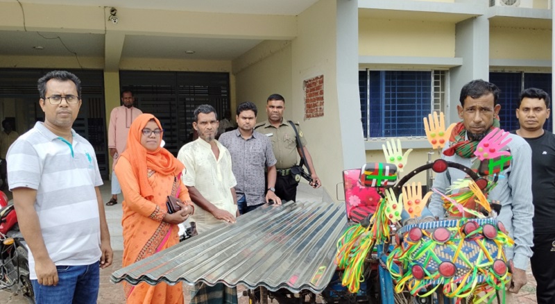 নিয়ামতপুরে কালবৈশাখীর তাণ্ডবে লন্ডভন্ড বিভিন্ন এলাকা