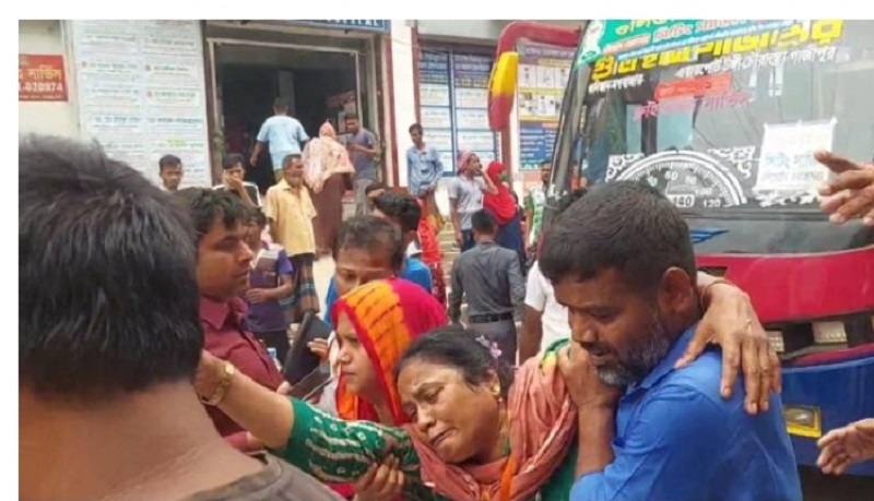 গাজীপুরে একটি পোশাক কারখানার শতাধিক শ্রমিক অসুস্থ
