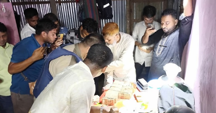 বান্দরবানের লামায়  লুট হওয়া কিছু টাকা উদ্ধার, গ্রেপ্তার ৫
