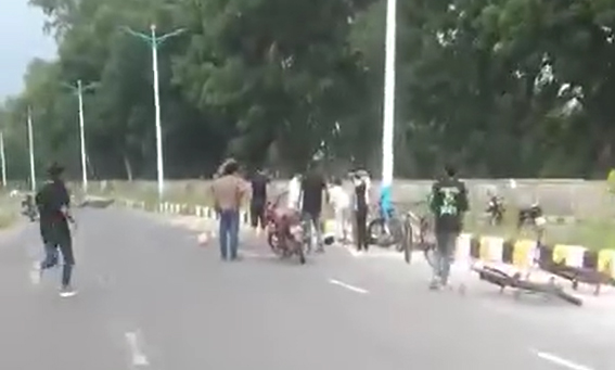 রাজশাহীতে বাইকের নিয়ন্ত্রণ হারিয়ে ২ কিশোর নিহত