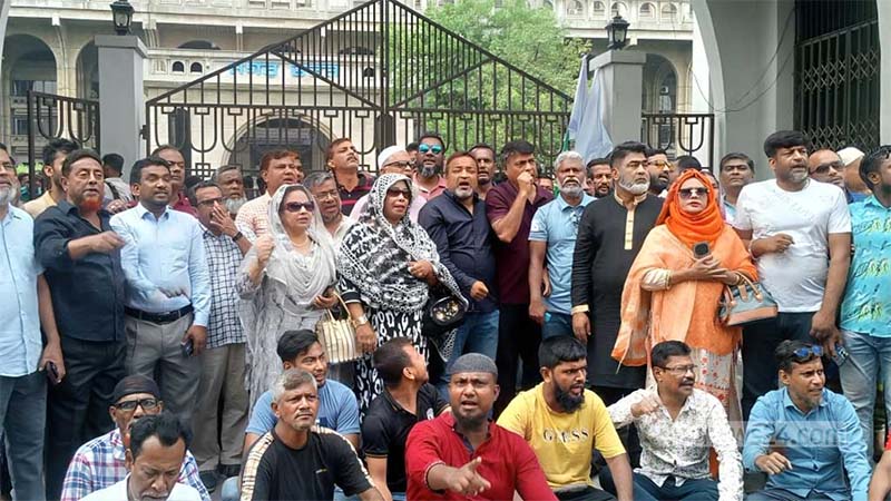 ফের নগর ভবন অবরুদ্ধ, জনভোগান্তি