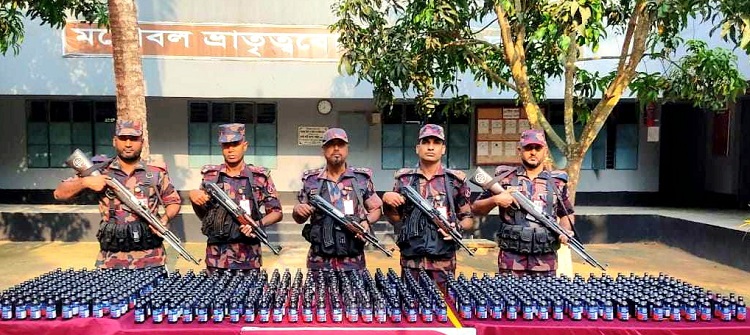 পত্নীতলায় বিজিবির অভিযানে বিপুল পরিমাণ মাদকদ্রব্য জব্দ