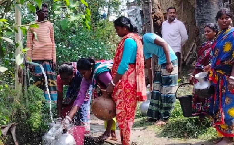 নিয়ামতপুরে বিদ্যুতের অভাবে কিনে খেতে হচ্ছে সুপেয় পানি