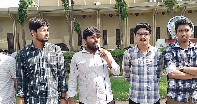 ‘রাকসু নির্বাচন কমিশন একটি হাঁটু ভাঙ্গা কমিশন’