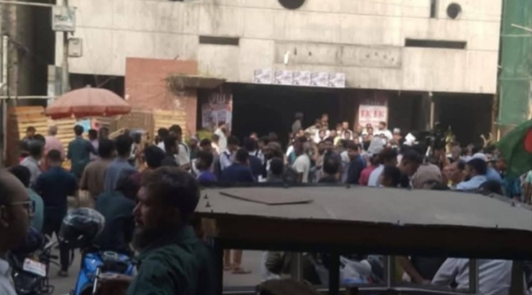 গুলিস্থানের দলীয় কার্যালয়ে মিছিল, ‘নিষিদ্ধ’ আ‘লীগের ১১ কর্মী গ্রেপ্তার