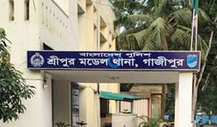 এক ছাত্রীর প্রেমের আলাপচারিতা বলে দেওয়ায় গলা কেটে দিলেন আরেক ছাত্রী