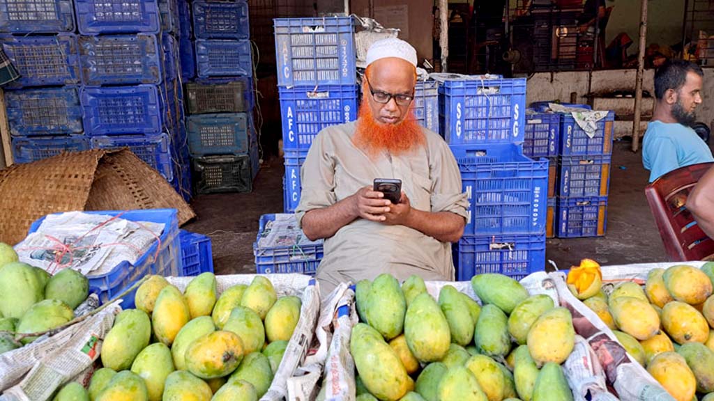 গ্রীষ্মের ফল বাজারে, দামে উত্তাপ 
