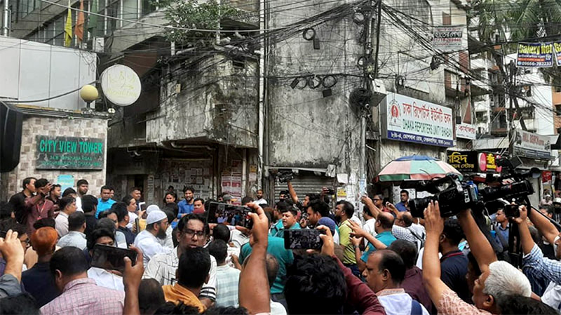 সংবাদ সম্মেলনে জনশক্তি রপ্তানিকারকদের দুই গ্রুপের ধাওয়া-পাল্টা ধাওয়া