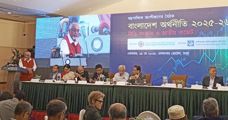 ‘নেতারা পালিয়েছেন আর আমলারা পুরো শক্তি নিয়ে পুনরুজ্জীবিত’