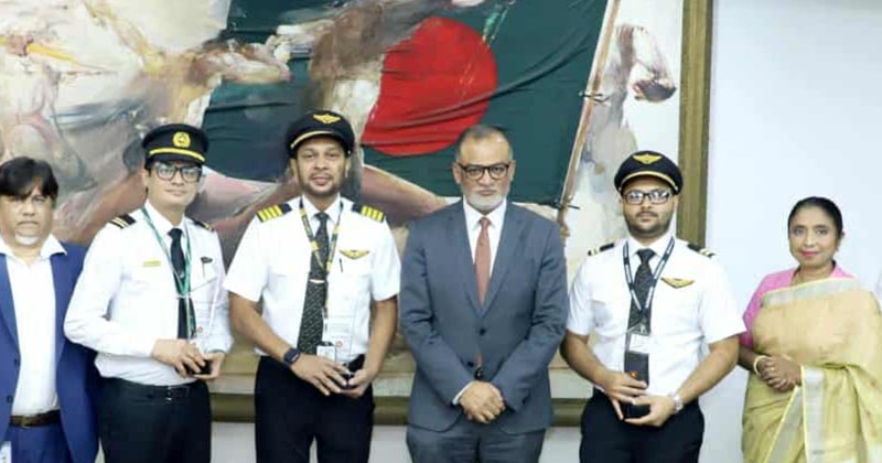বিমানের সেই ক্যাপ্টেন, ফার্স্ট অফিসার ও কেবিন ক্রুকে সম্মাননা